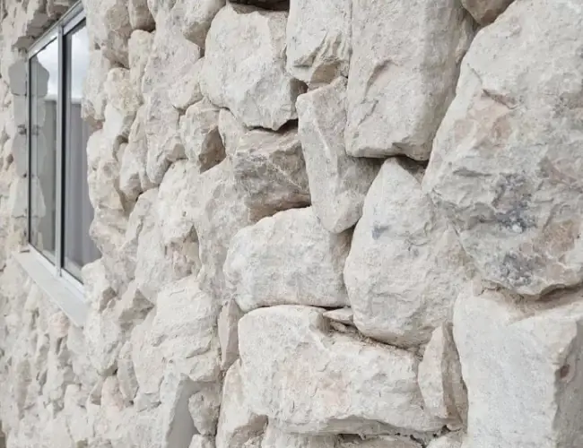travertino-organico-rockface-nacional-2-67d22bc6bbc66